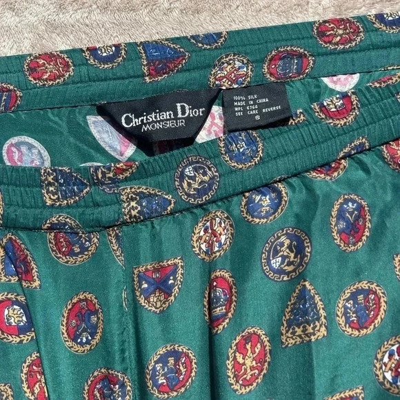 Vintage Christian Dior Monsieur 100% Silk Green Print Boxer Shorts
Size: Small - Picture 3 of 4